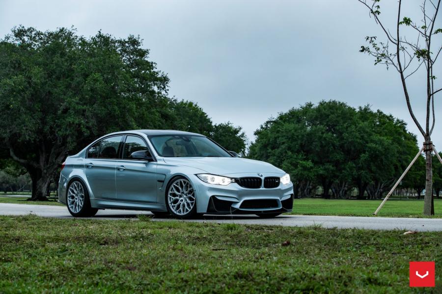  BMW M3 Sedan on Vossen Wheels (HF-2) 2019 года  (фото 1 из 25)